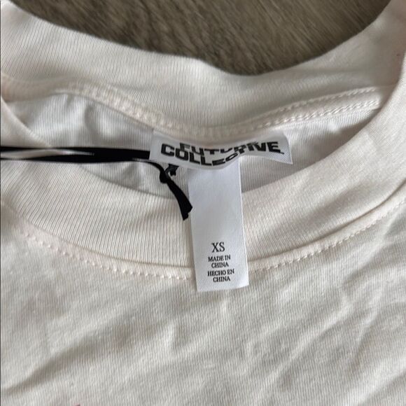 White Short Sleeve Tee with Beach Graphic FUTURE COLLECTIVE - Picture 3 of 3